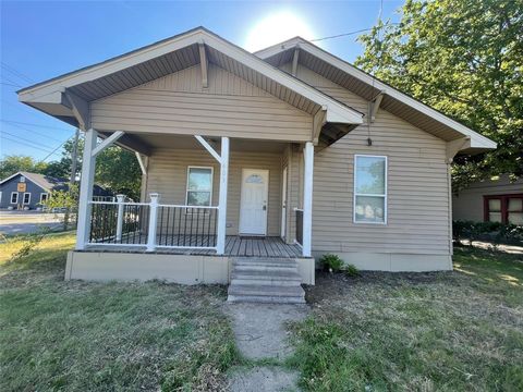 Photo of 601 Bolivar Street, Denton, TX 76201 (MLS # 21225003)