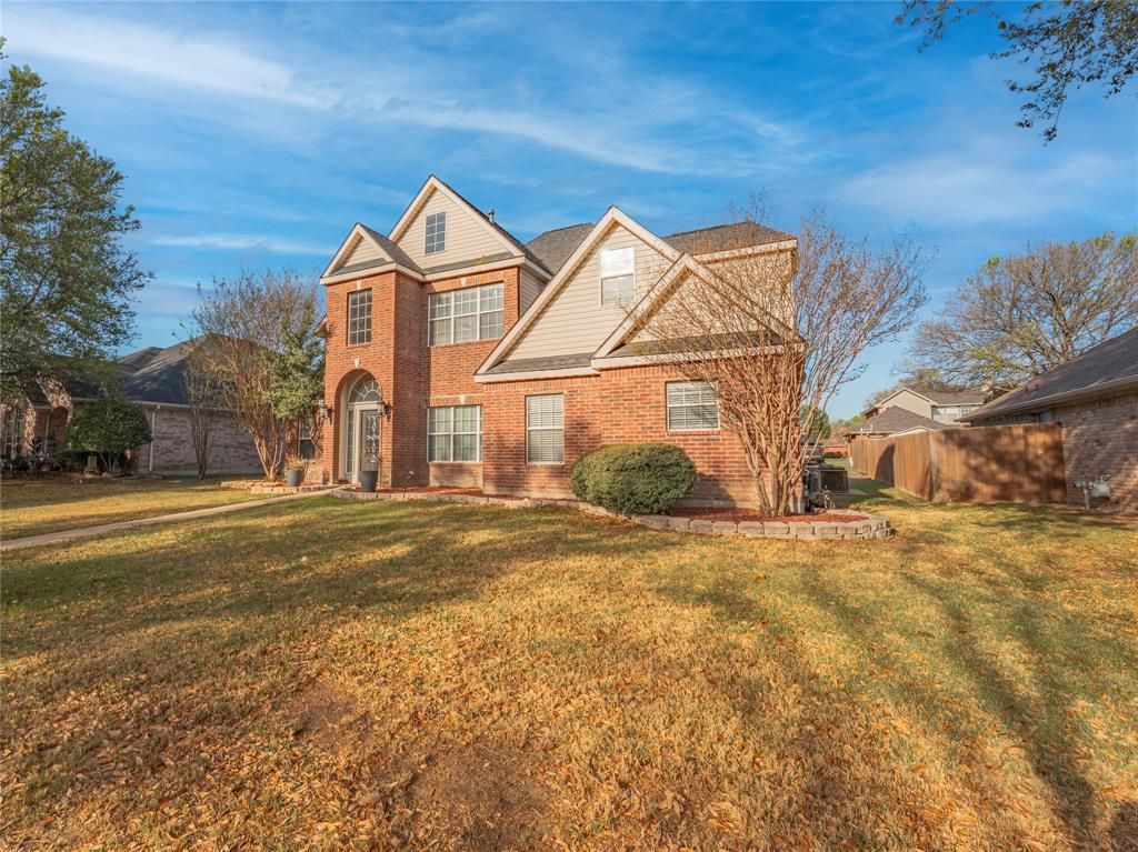 Photo of 210 Sendero Drive, Waxahachie, TX 75165 (MLS # 21215181)