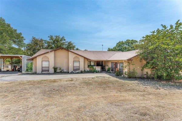 885 KYLE CIR, AZLE, TX 76020 - Image 28da2d8ed22698d8cc5cb3e3e151e886/2619965628