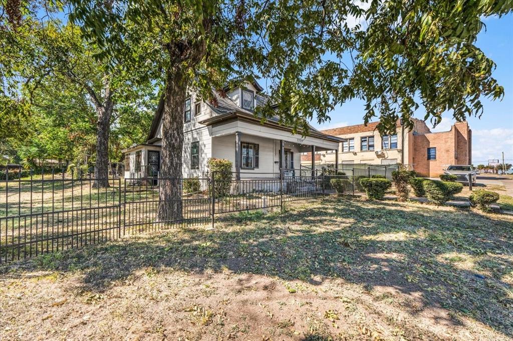2709 Azle Avenue