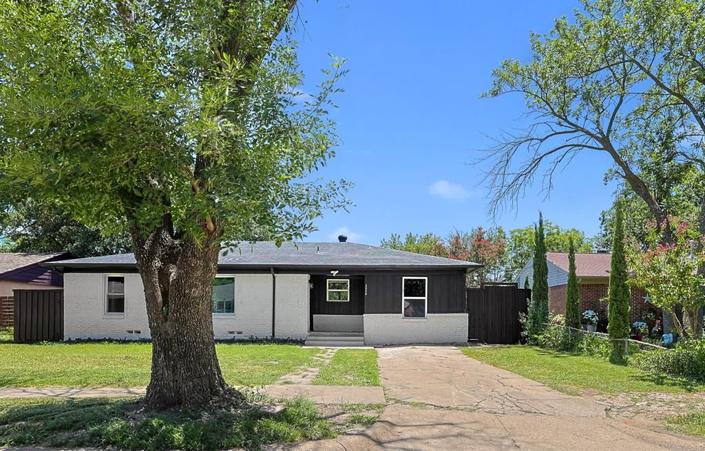 Photo of 3520 Sidney Drive, Mesquite, TX 75150 (MLS # 21246768)