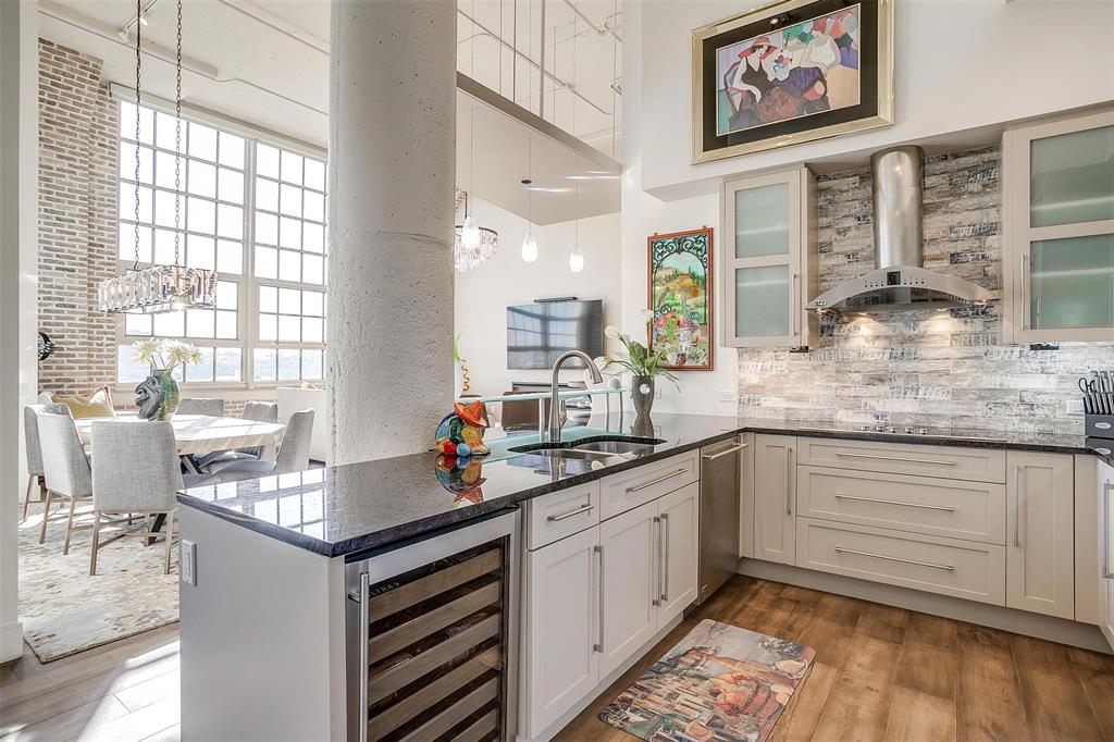 One Montgomery Plaza Residence Condo - Residential