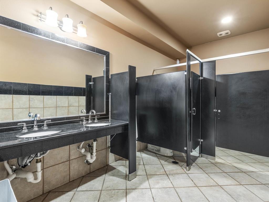 Shady Oaks - Commercial Sale