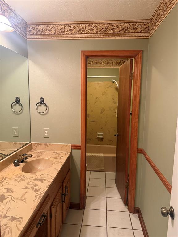 Chanticleer Fighting Cock Un - Residential