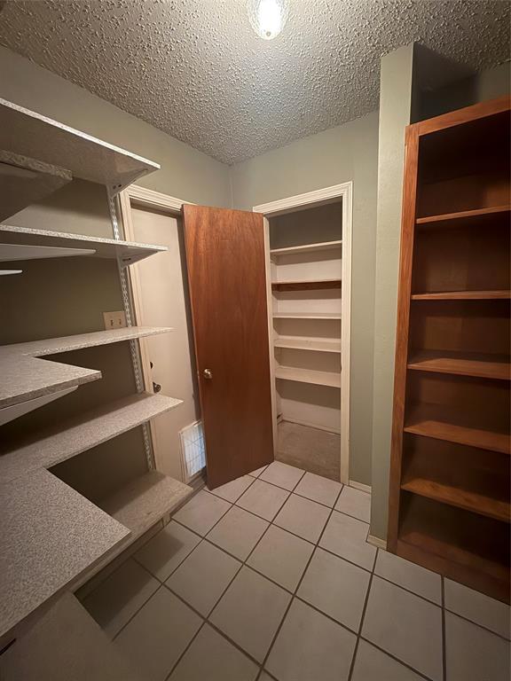 Chanticleer Fighting Cock Un - Residential