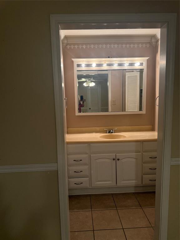 Chanticleer Fighting Cock Un - Residential