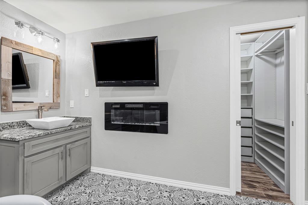 Fort Worth, Texas 76112, United States, 4 Bedrooms Bedrooms, ,3 BathroomsBathrooms,Residential,Active,215007