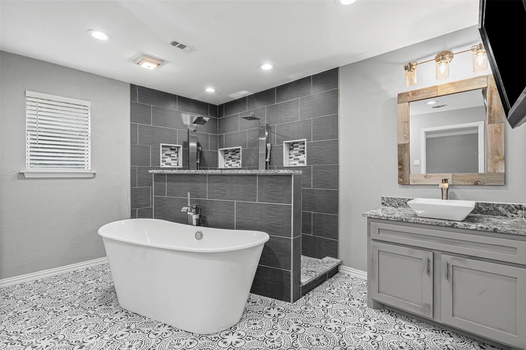 Fort Worth, Texas 76112, United States, 4 Bedrooms Bedrooms, ,3 BathroomsBathrooms,Residential,Active,215007