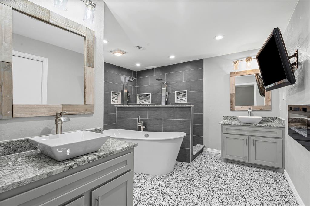 Fort Worth, Texas 76112, United States, 4 Bedrooms Bedrooms, ,3 BathroomsBathrooms,Residential,Active,215007