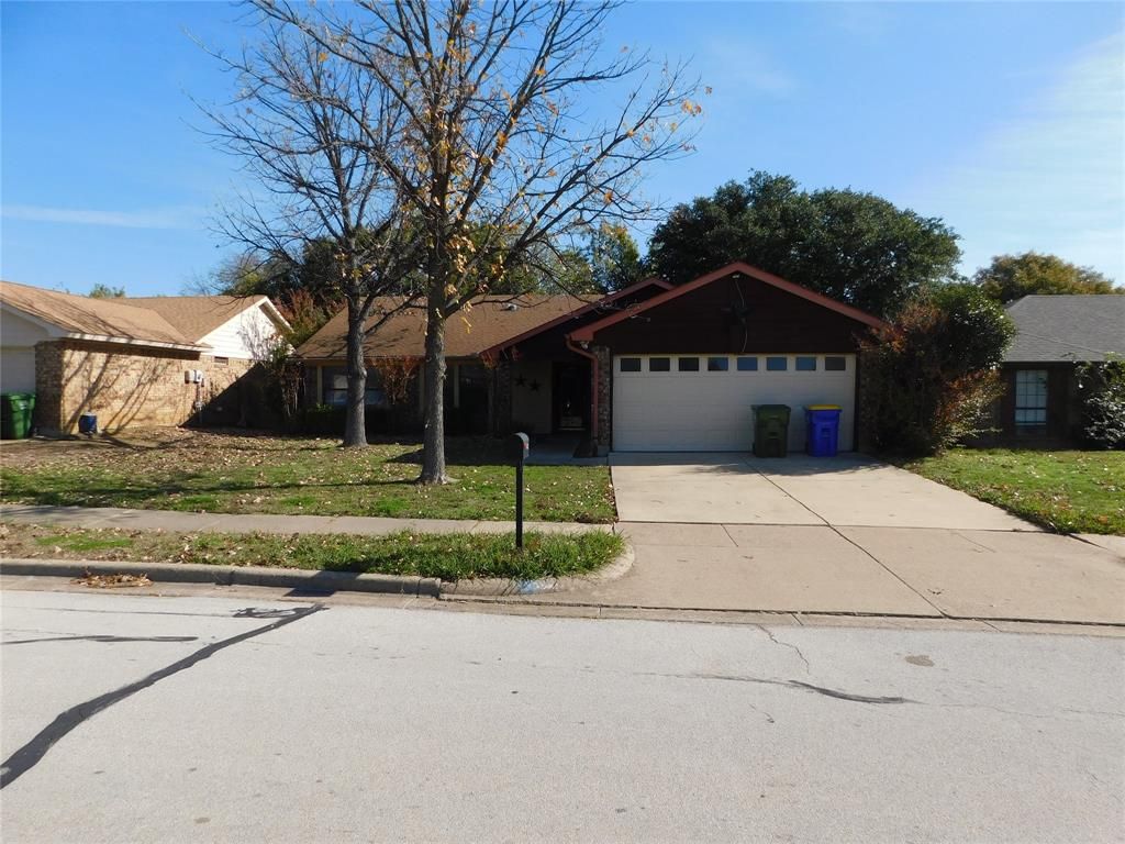 Photo for 8232 Meadowbrook Drive, Watauga, TX 76148 (MLS # 21098290)