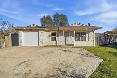 Photo of 9420 Kerrville Street, Dallas, TX 75227 (MLS # 21111817)