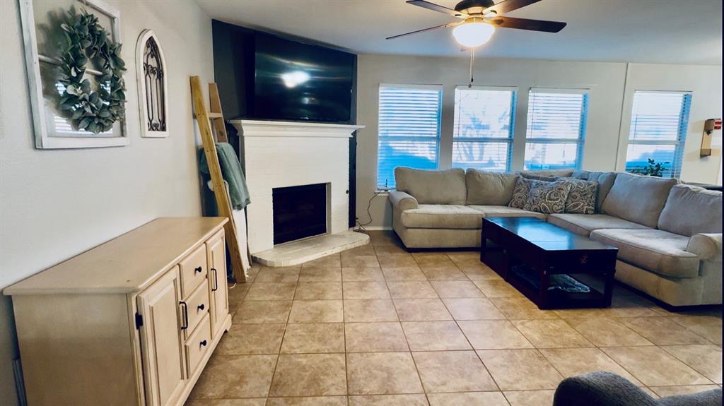 1578 Crown View Drive