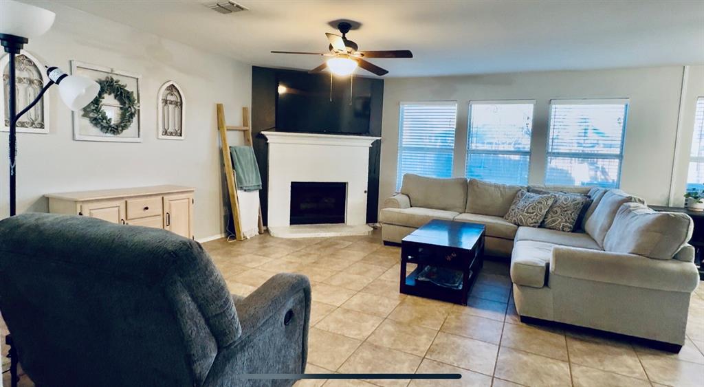 1578 Crown View Drive