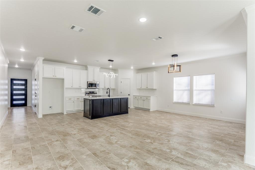 1422 E Magnolia Avenue