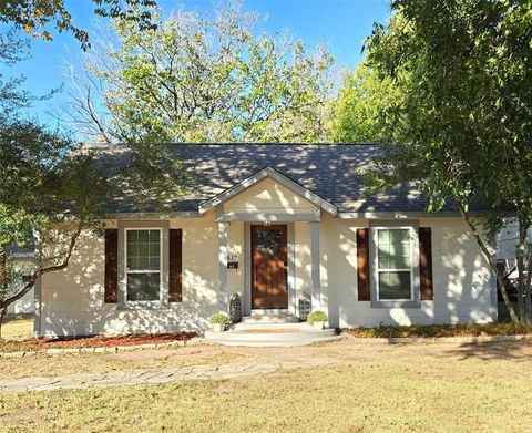 Photo of 317 S Ebrite Street, Mesquite, TX 75149 (MLS # 21092079)