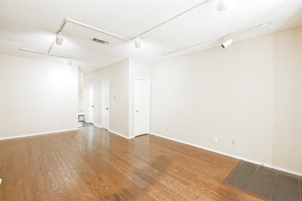 Dallas, Texas 75235, United States, 2 Bedrooms Bedrooms, ,2 BathroomsBathrooms,Residential,Active,131060