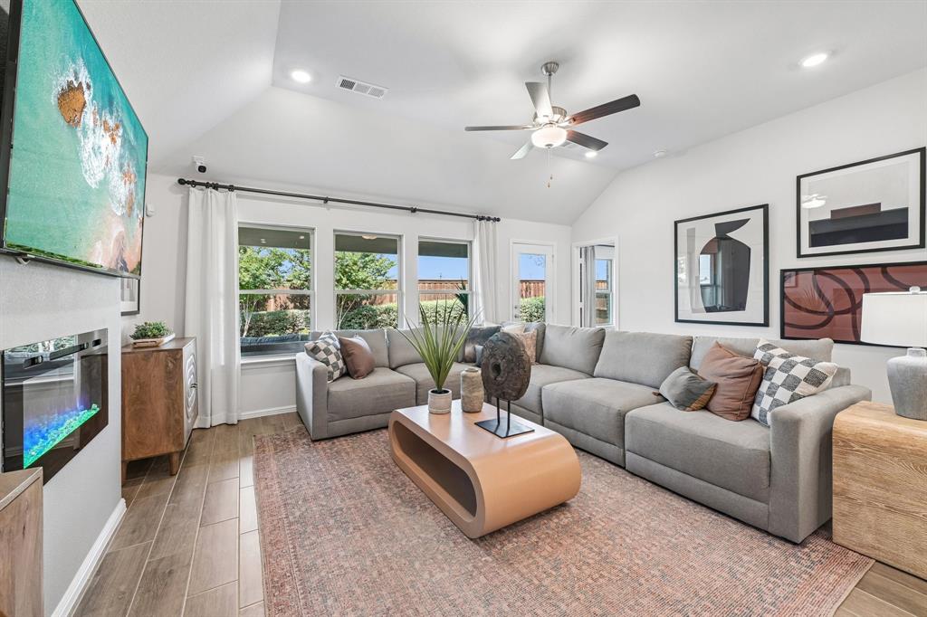 1048 Tarryhill Drive
