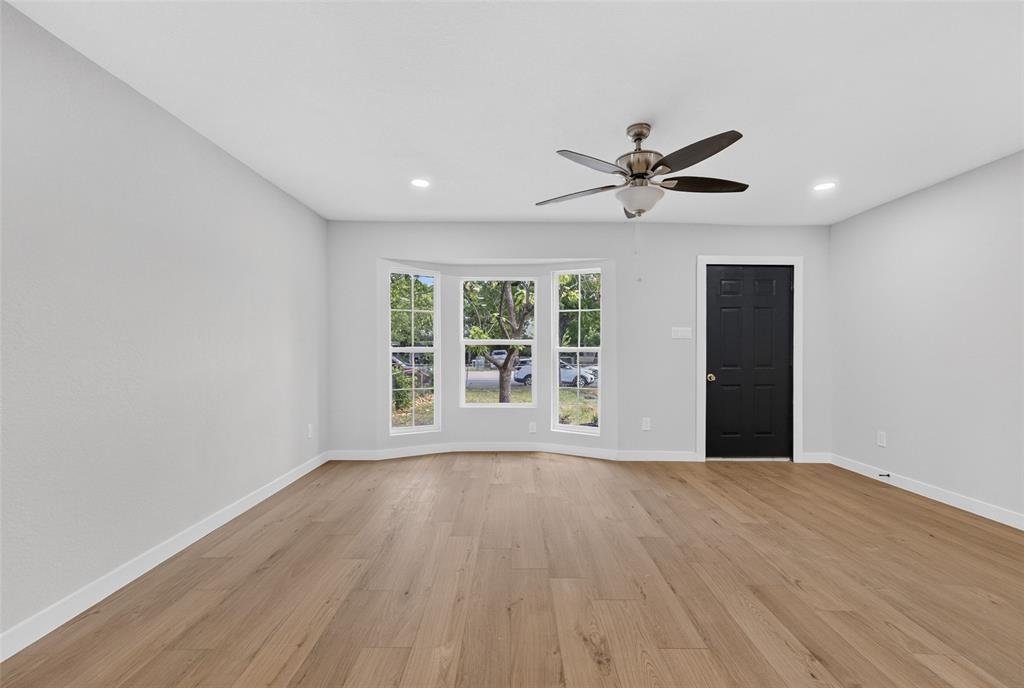 2607 W Lovers Lane