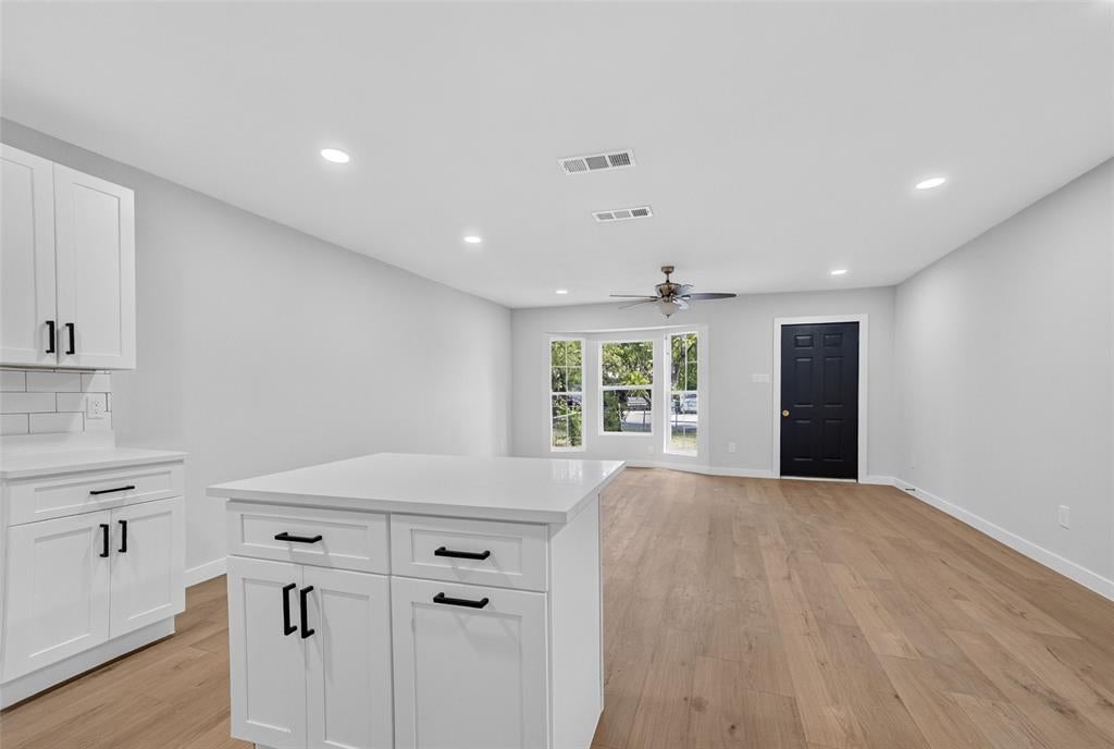 2607 W Lovers Lane