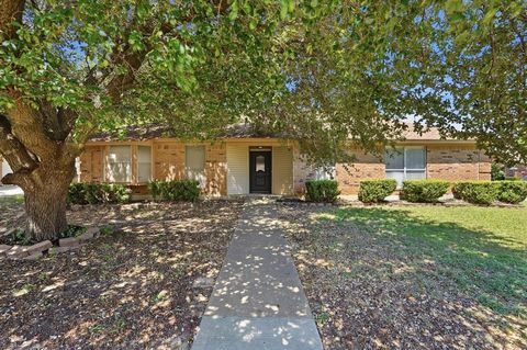 Photo of 5353 Lynda Court, North Richland Hills, TX 76180 (MLS # 21230580)
