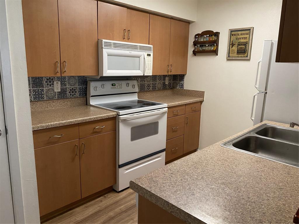 1500 Lake Shore Drive 213