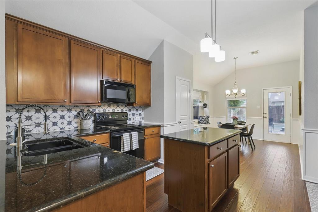 Fort Worth, Texas 76244, United States, 4 Bedrooms Bedrooms, ,3 BathroomsBathrooms,Residential,Pending,126175