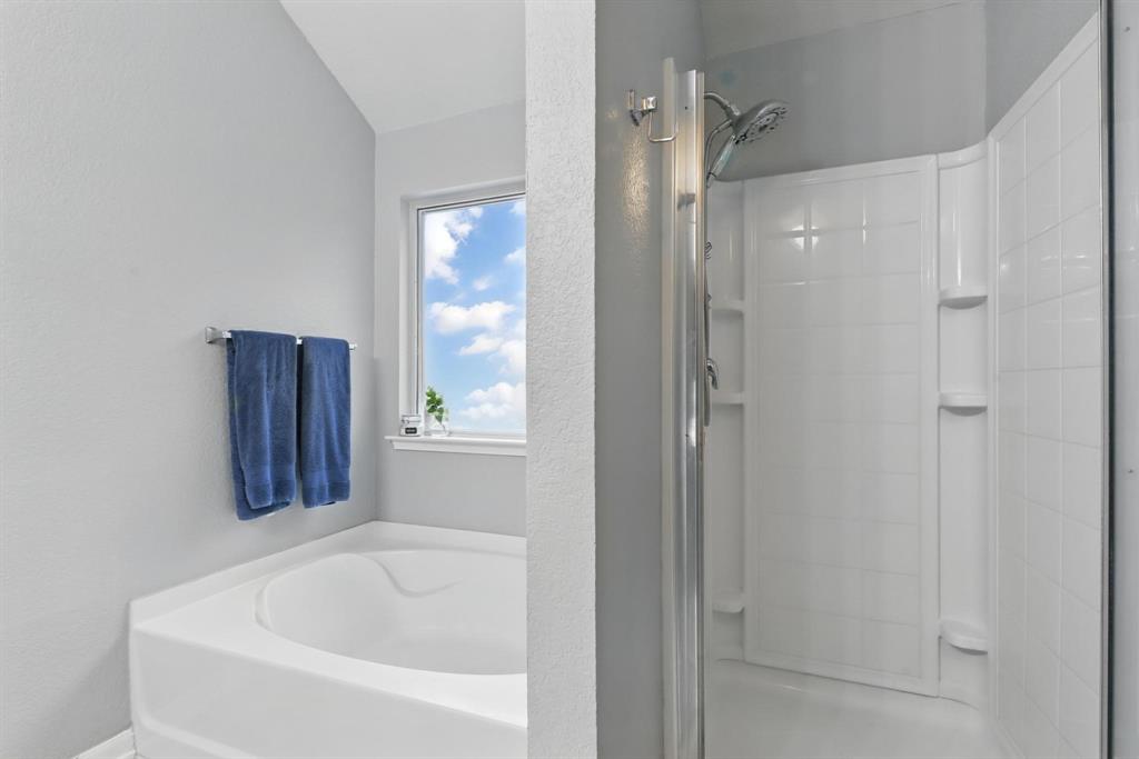 Fort Worth, Texas 76244, United States, 4 Bedrooms Bedrooms, ,3 BathroomsBathrooms,Residential,Pending,126175