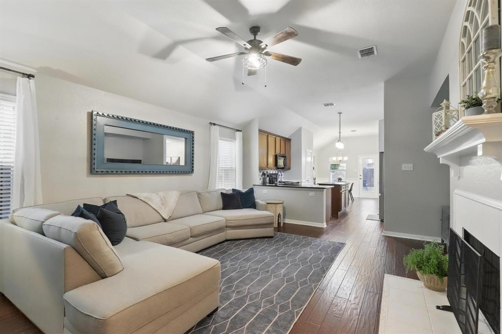 Fort Worth, Texas 76244, United States, 4 Bedrooms Bedrooms, ,3 BathroomsBathrooms,Residential,Pending,126175