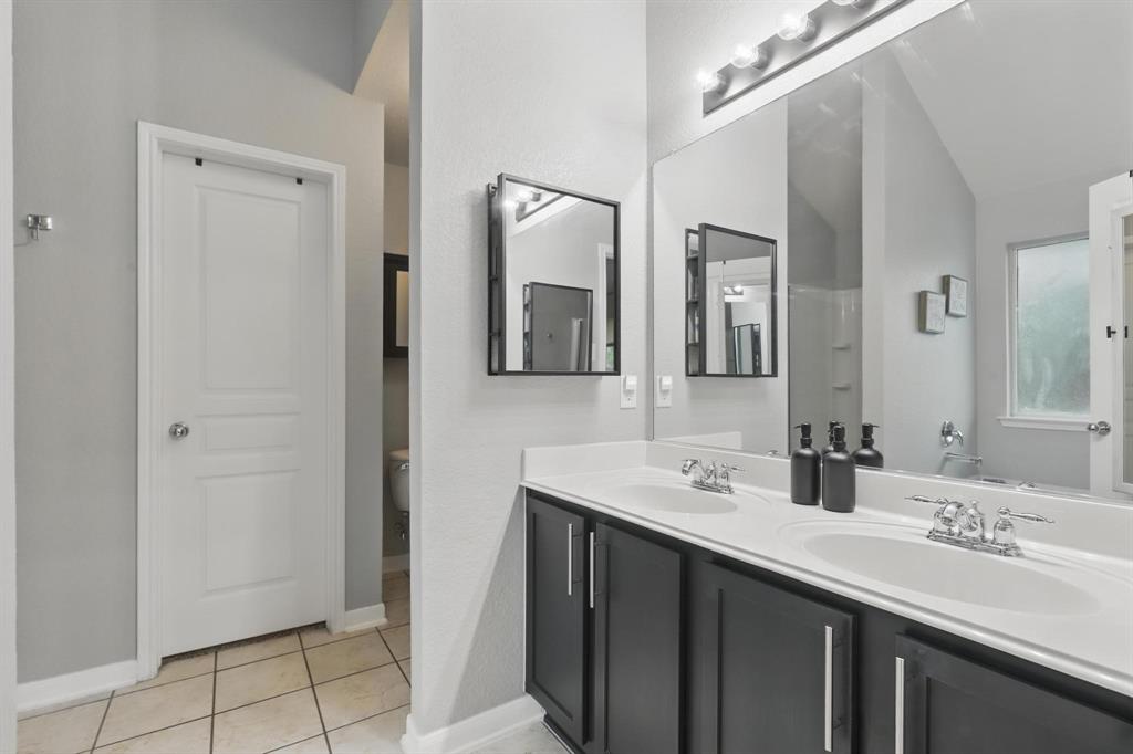 Fort Worth, Texas 76244, United States, 4 Bedrooms Bedrooms, ,3 BathroomsBathrooms,Residential,Pending,126175