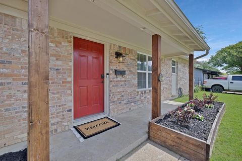 821 E Mustang Street Crowley TX 76036