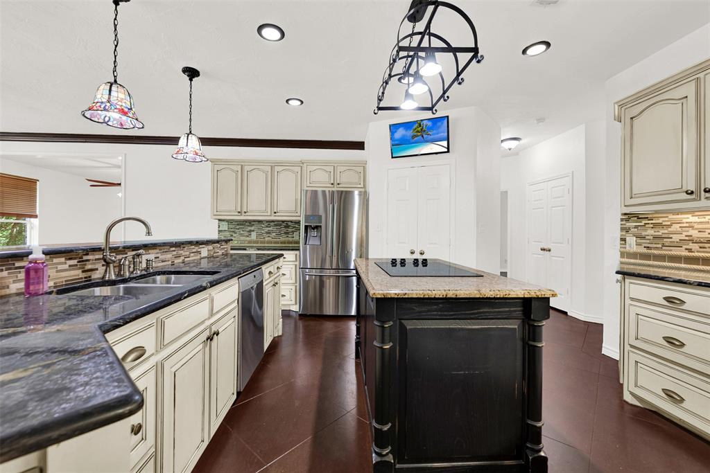6413 Shoreline Drive