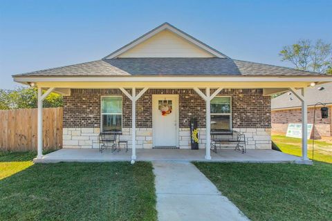 625 Delano St Waco TX 76704