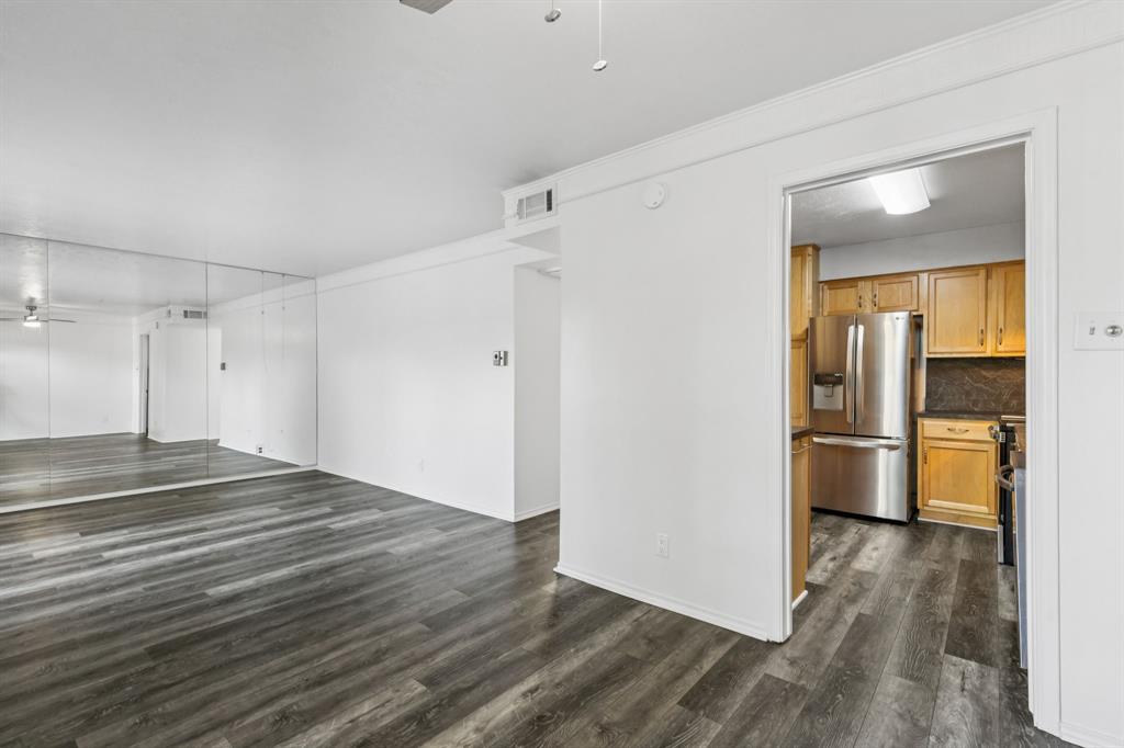 Les Chateaux Condo - Residential