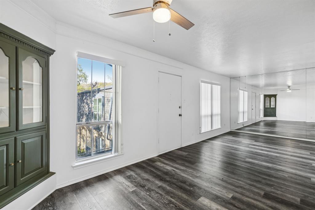 Les Chateaux Condo - Residential