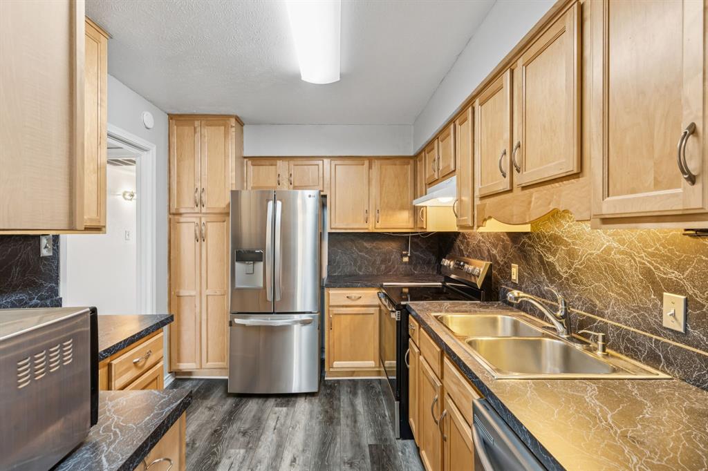 Les Chateaux Condo - Residential