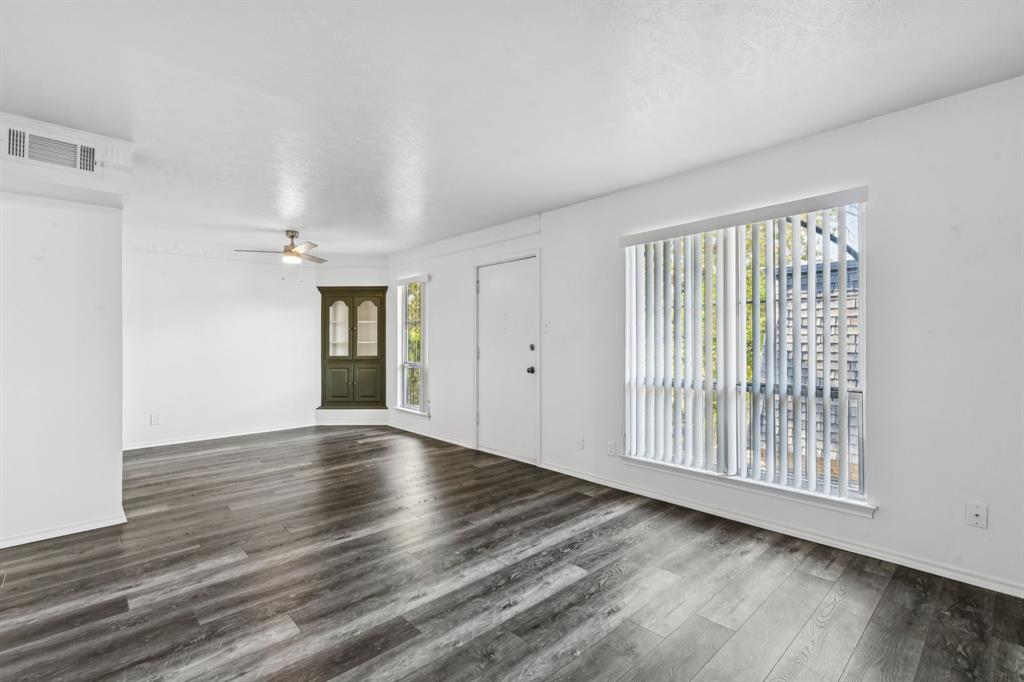 Les Chateaux Condo - Residential