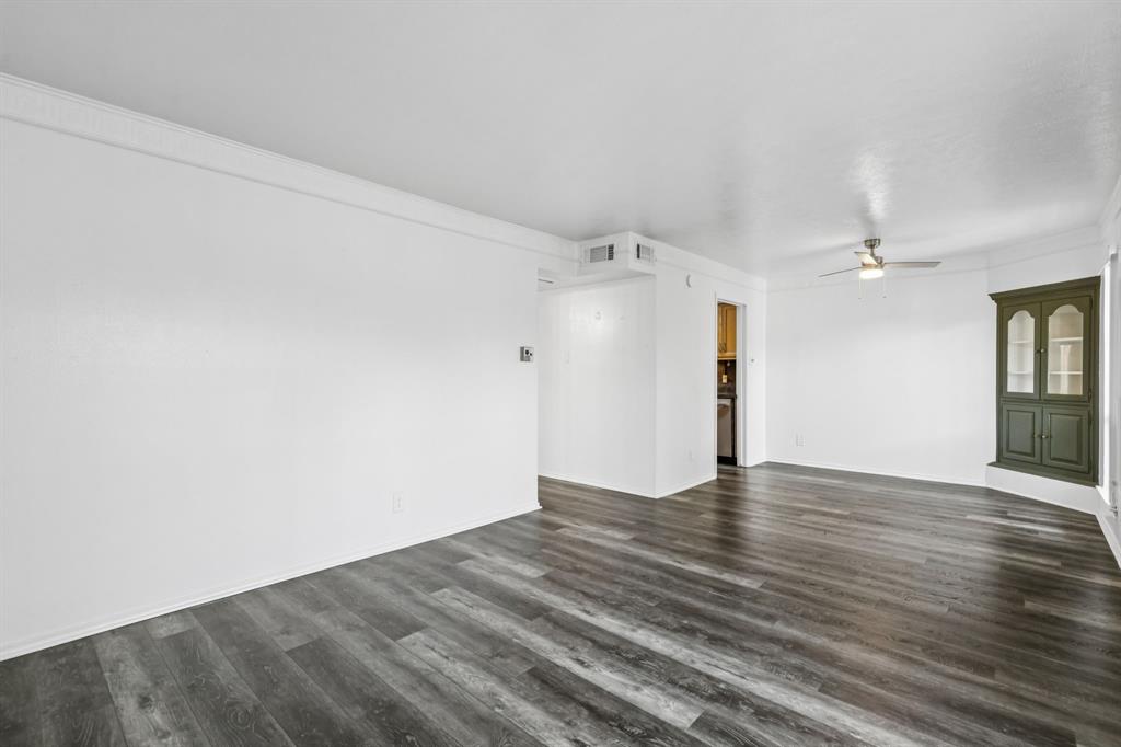 Les Chateaux Condo - Residential