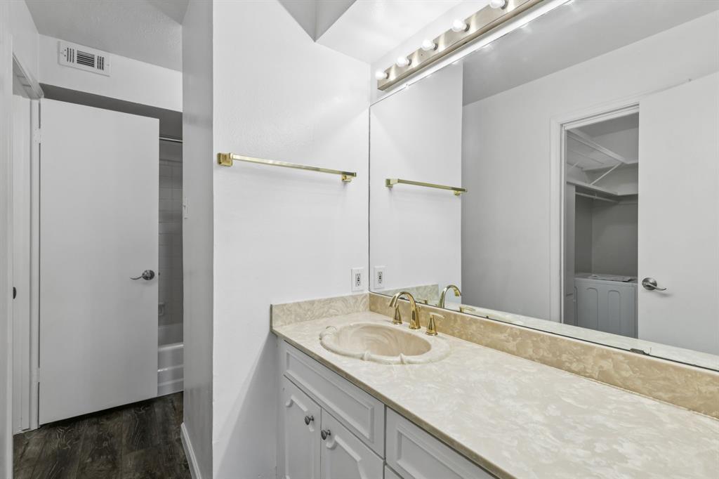 Les Chateaux Condo - Residential