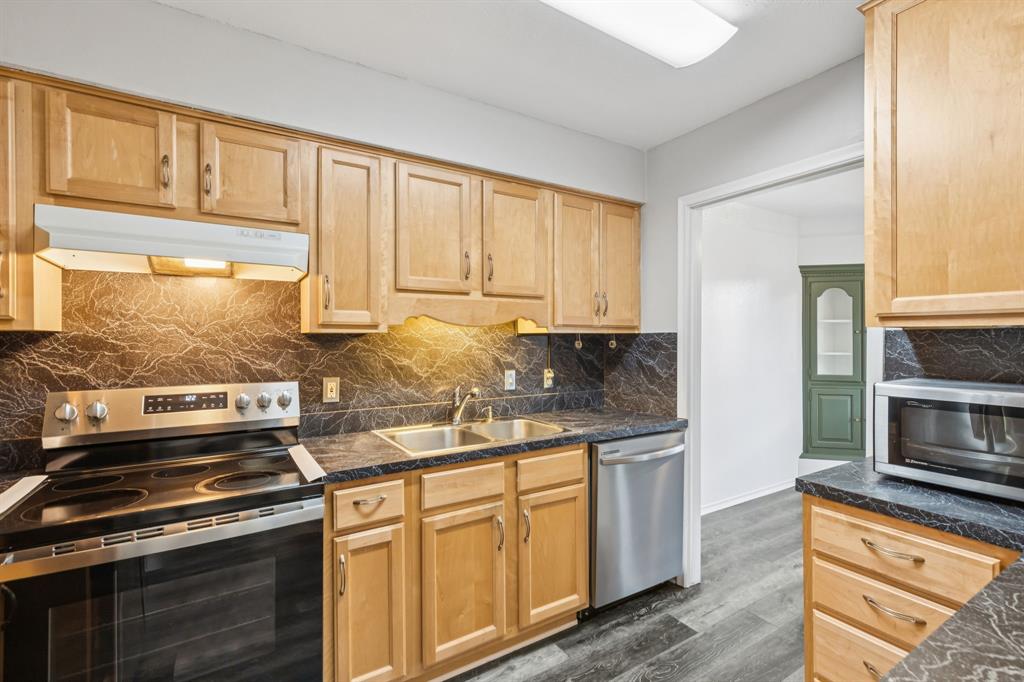 Les Chateaux Condo - Residential