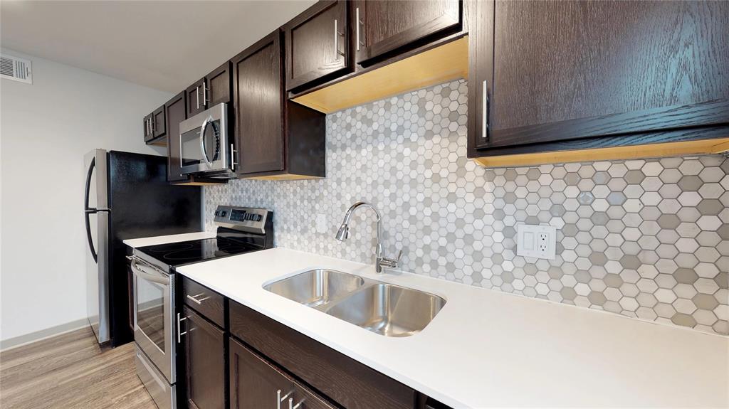 6304 Prospect Avenue 102