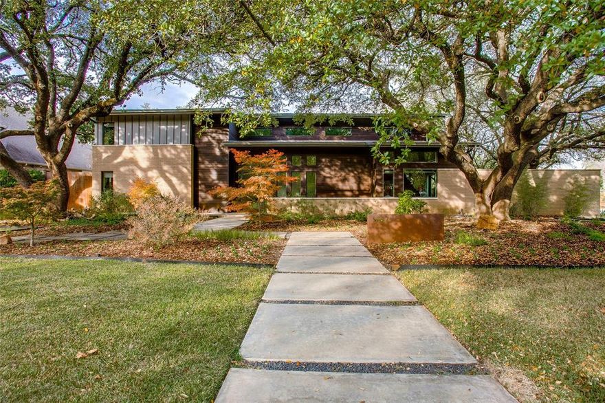 With almost 12 inches of exterior wall, you will forget you are in the city when you walk inside this stunning 2013 modern estate. Combine that with 20 feet of side yard, five large mature live oak trees, & a fence made of steel, and you are transformed into space for only you & your family to enjoy. Not one detail was spared during the design of this home: from the enlarged mudroom to the hideaway benches in the living room, & the gallery leading into the owner's retreat - there is a place for everything & room for everyone. Floor-to-ceiling windows throughout allow natural light to flood inside, while you are also protected from passers-by with the unique floor plan. An absolute must-see.