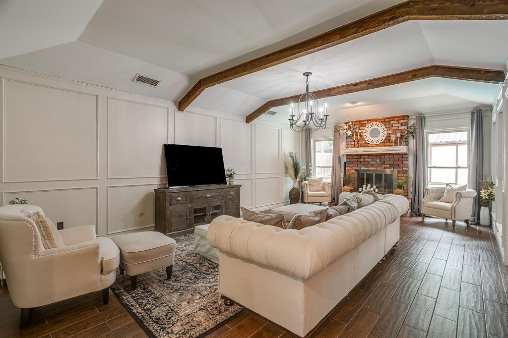 1800 Briarcrest Lane