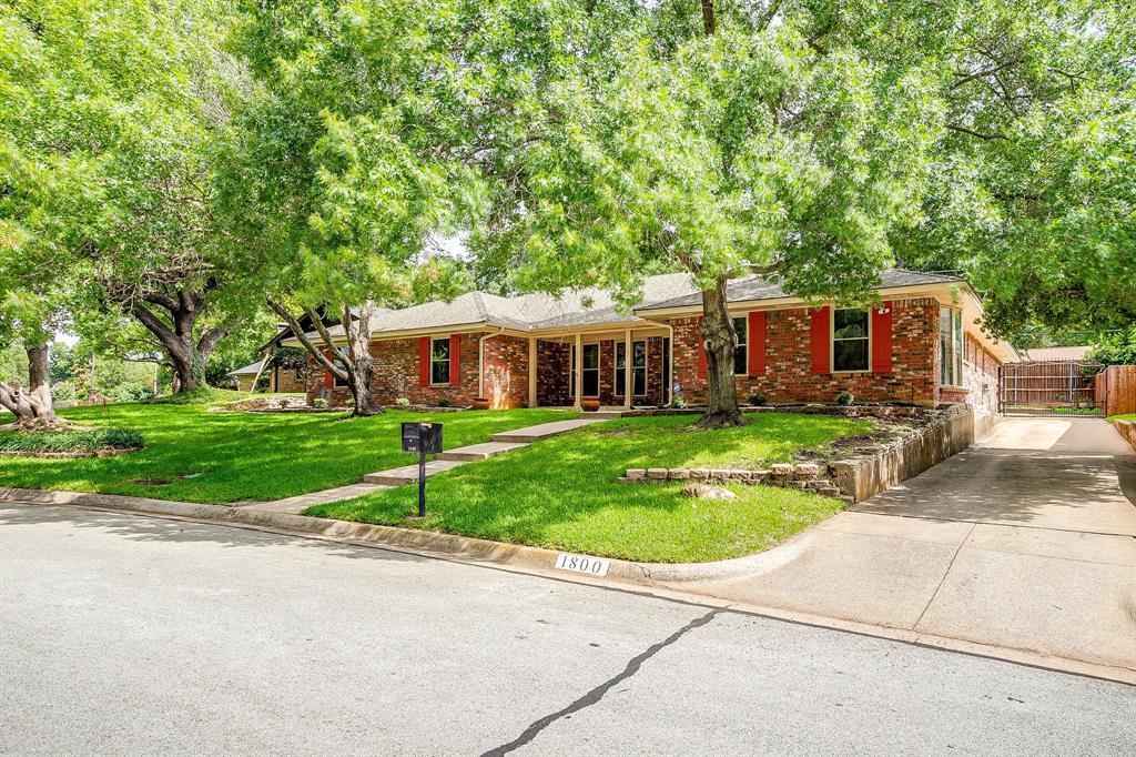 1800 Briarcrest Lane