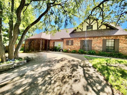 2302 Wakeforest Court Arlington TX 76012