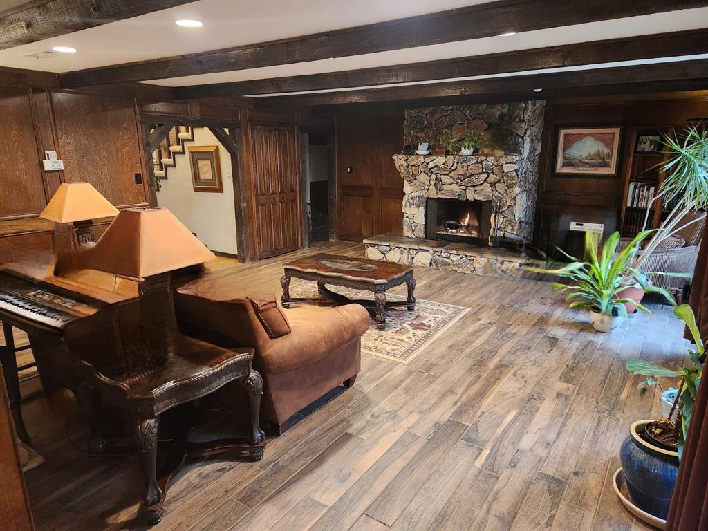 2302 Wakeforest Court