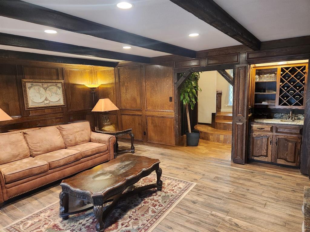 2302 Wakeforest Court