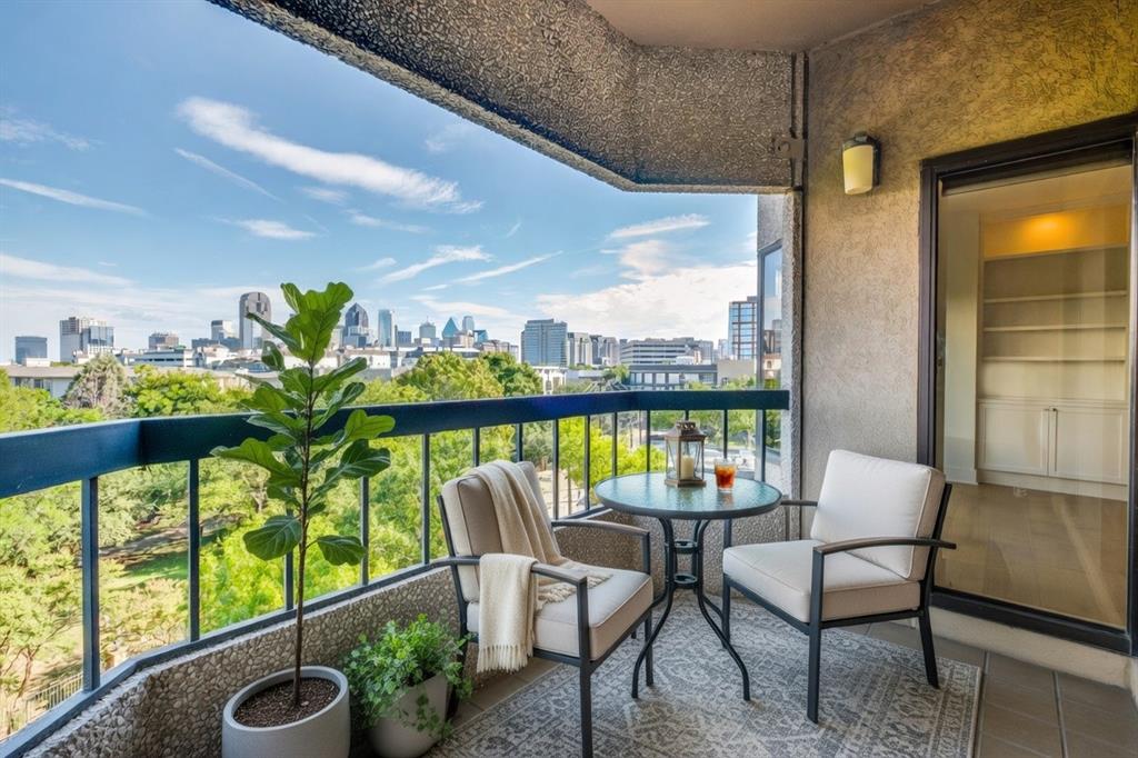 Latour Condo - Residential