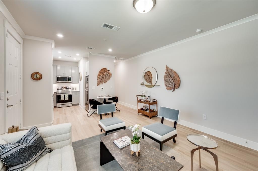 Mansions of Oak Point - Residential Lease