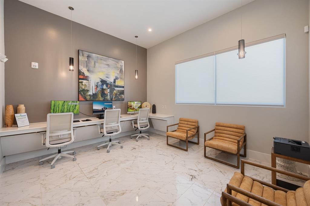 Mansions of Oak Point - Residential Lease