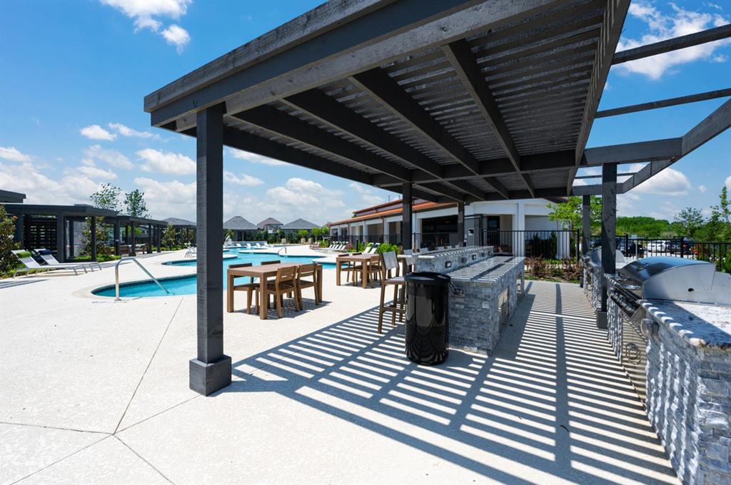 Mansions of Oak Point - Residential Lease